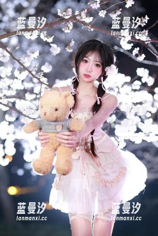 纳丝摄影 - 精致生活中的职业装：洋洋写真作品集带你探索职场时尚新风潮.txt