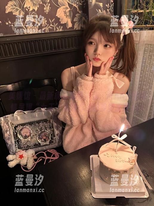 美媛馆 - 最新摄影震撼来袭：MARA酱倾情呈现“女王”系列作品的视觉盛宴.txt