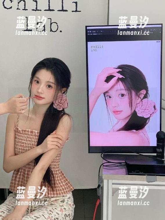 美媛馆 - 奈美nana的私房原图里，女王的微笑与自信，只有我一个人觉得心里一股酸？.txt
