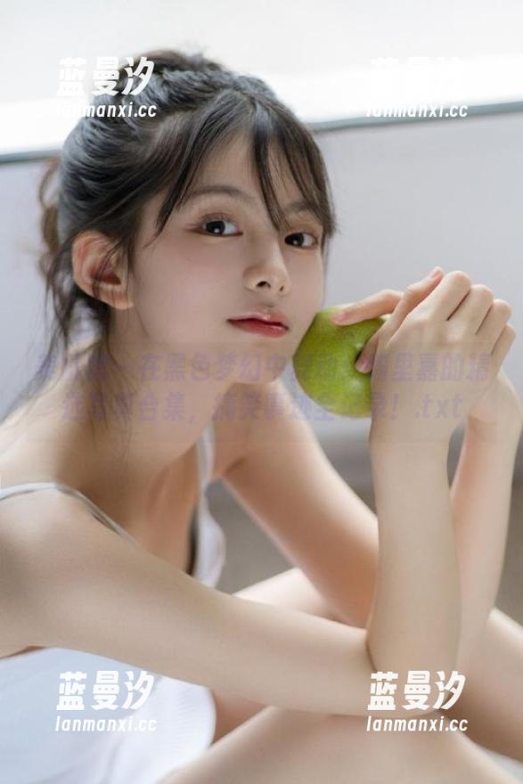 美媛馆 - 在黑色梦幻中舞动：绮里嘉的精选写真合集，搞笑事迹全记录！.txt