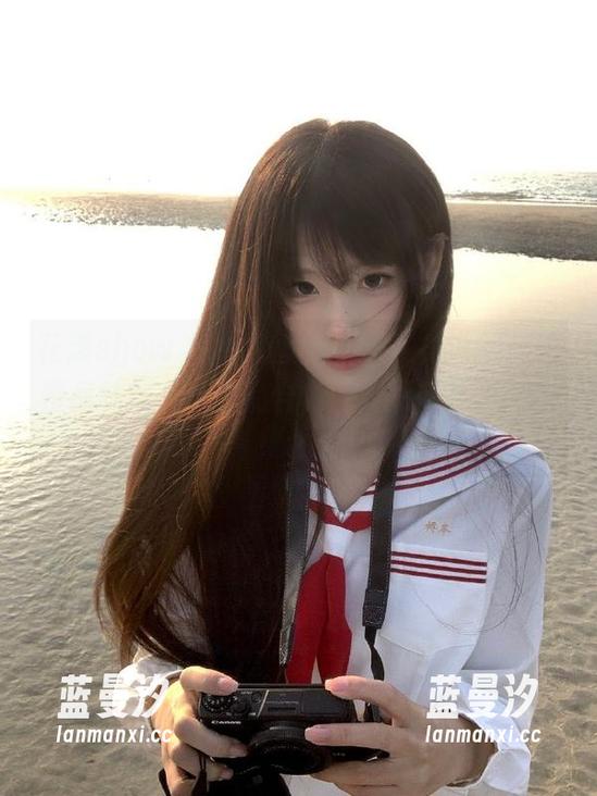 花漾show - 尤妮丝Egg的黑白诗篇：慢慢品味每一张作品合集中的细节与情感图集.txt