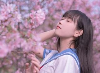 短裙之下的萌芽儿o0：绚丽cos照片，带你进入她的时尚幻想.txt