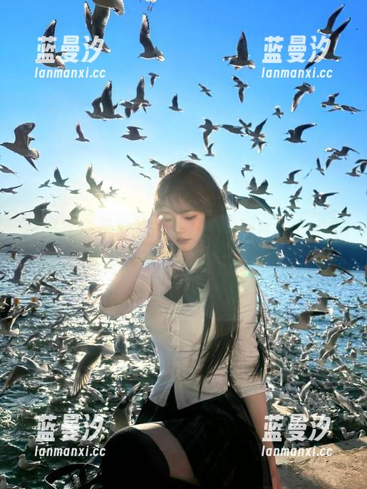 蜜桃社 - 伊琳的白衬衫私拍写真：艺术与生活交织的美妙画面.txt