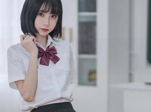 徜徉在许岚LAN的制服OL美图里，感受职场的魅力与青春的气息，精品套图助你重新定义美的标准！.txt