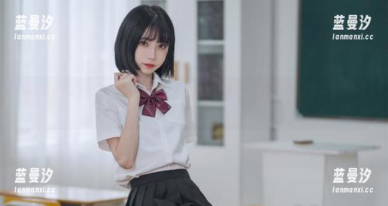 徜徉在许岚LAN的制服OL美图里，感受职场的魅力与青春的气息，精品套图助你重新定义美的标准！.txt