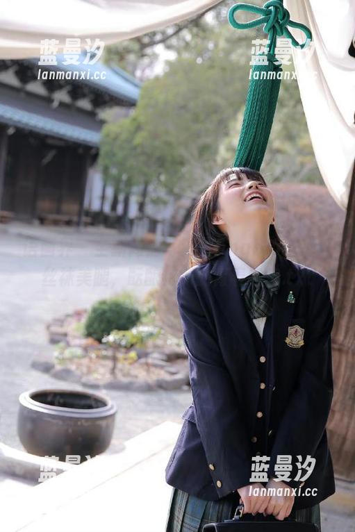 语画界 - 全新高清写真：Angela小热巴丝袜美腿，酝酿特有的青春气息.txt