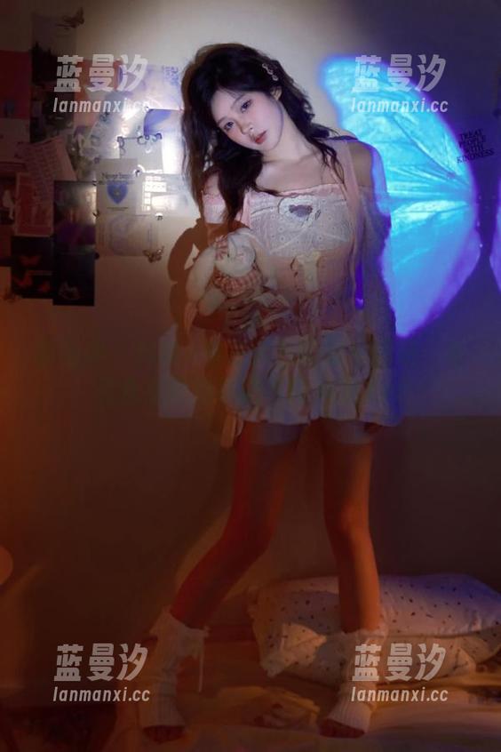 语画界 - Miko酱在天台的倩影图册：唯美合集带你领略不同风貌.txt