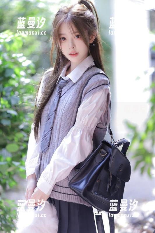 语画界 - 徐莉芝Booty化身女王：唯美写真与奢华套图的完美融合之旅.txt