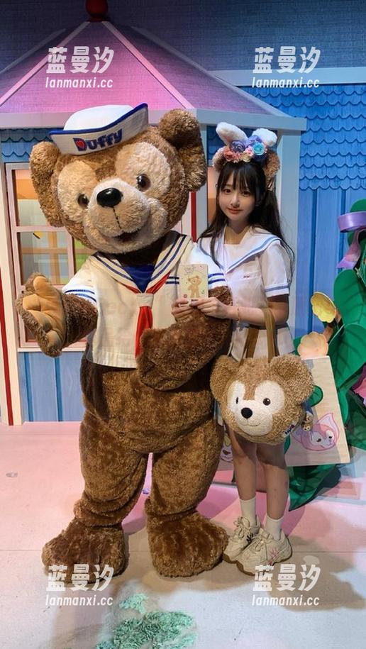 “贝贝琪Becky”呈现“毒蛇”：原图与作品给你全新感官体验.txt