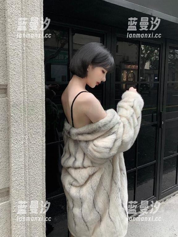 轰趴猫 - 可乐Vicky黑色写真作品深刻表达个性与魅力的极致.txt