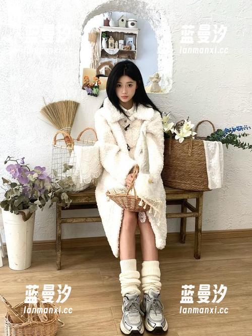 微密圈 - 牛仔裤中的辣妈女神：热辣写真图集与魅力合集.txt