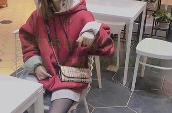 过期米线线喵与电子蝴蝶的完美结合：下载她的作品集，成就你的视觉旅程！.txt