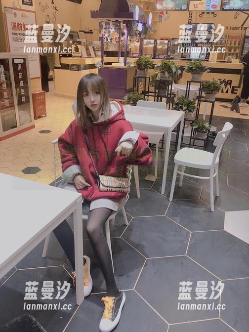 过期米线线喵与电子蝴蝶的完美结合：下载她的作品集，成就你的视觉旅程！.txt