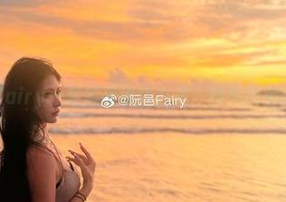 与阮邑Fairy一起感受清纯之美，精彩图包分享.txt