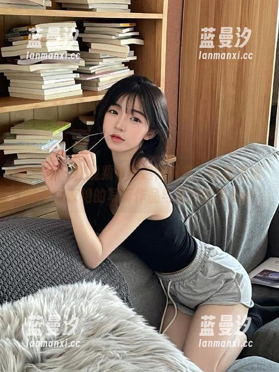 微密圈 - 在视频中邂逅陈佩奇，带你走进她令人惊艳的写真作品与照片世界.txt