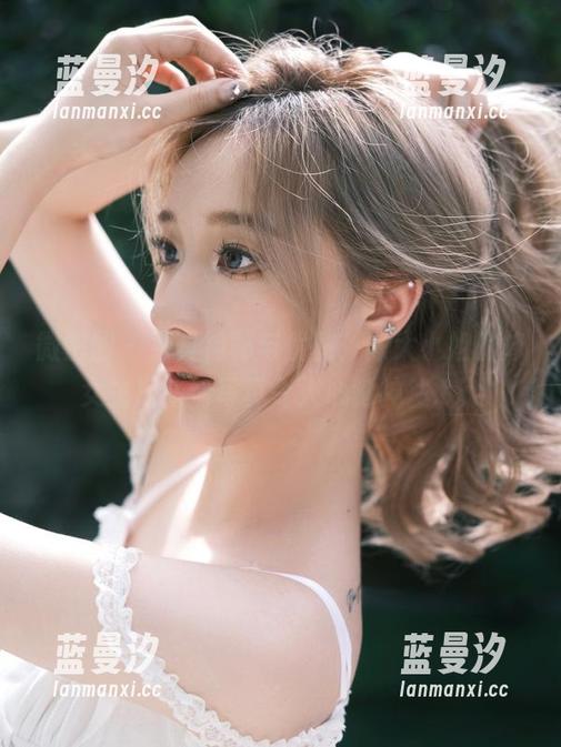 微密圈 - 兼具神秘与优雅，陈大小姐的修女主题高清写真令人心驰神往.txt