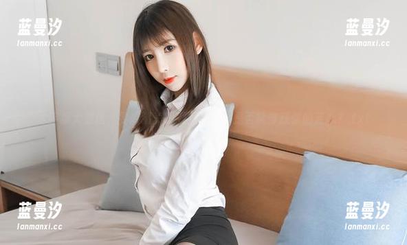 水手服大放送，雯粥粥美图原图精选，是否能俘获你的芳心？.txt