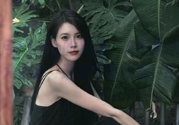 跟随霜月shimo的步伐：碧蓝航线柴郡美图大公开，速来下载收藏！.txt