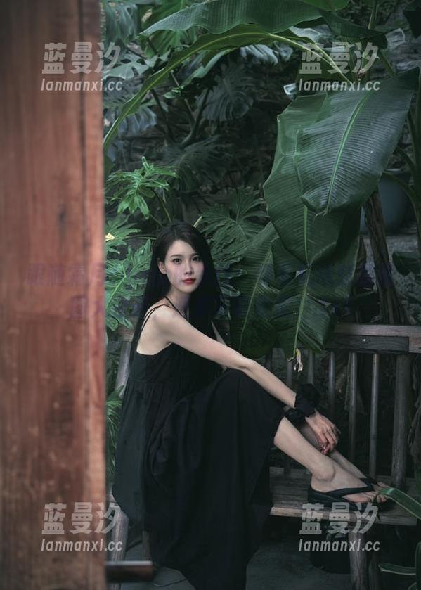 跟随霜月shimo的步伐：碧蓝航线柴郡美图大公开，速来下载收藏！.txt