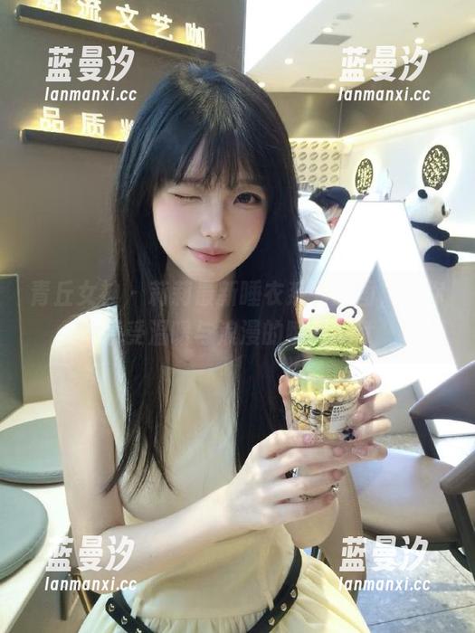 青丘女神 - 莉莉最新睡衣系列原图，带你感受温暖与浪漫的瞬间.txt