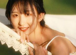 青豆客 – 黑白写真中的Lee小棠：记录生活的点滴与内心的细腻情感.txt