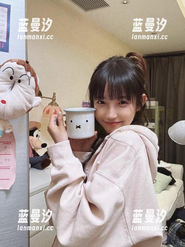 青豆客 - 快来围观！喵喵哒妹妹的在线写真，原图中的搞笑瞬间捧腹大笑！.txt