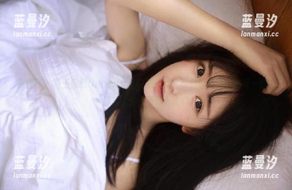 青豆客 - 当王婉悠Queen穿上白裙：这套美图让人想为她写一整个诗集，你信不信？.txt