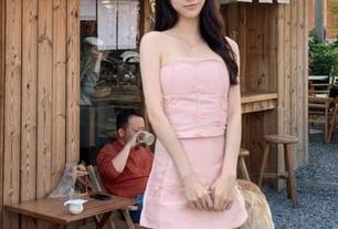 青豆客 – 绮里嘉Ula最新写真作品更新，浸润在英伦女王范中，校花的风采让你惊艳不已！.txt