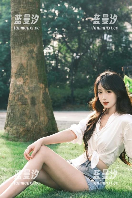 青豆客 - 颜美汐女仆的梦幻写真集：精选内容呈现出一种独特的美与温柔氛围.txt
