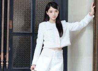 顽味生活 – 鱼子酱宝saki的办公室摄影集：独家网盘下载，快来感受她的独特气质！.txt