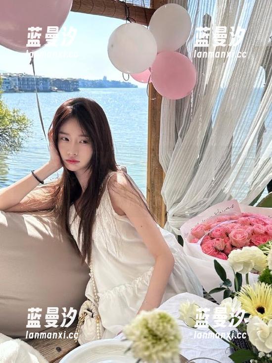 魅妍社 - 妤薇Vivian女仆套图分享：女仆也有春天，看看她如何用魅力征服这片天地！.txt