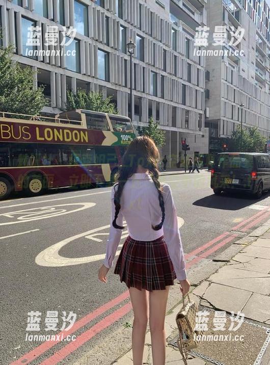 魅妍社 - 探索妲己_Toxic空姐写真作品集的美丽，立即下载一起领略空中的风采！.txt