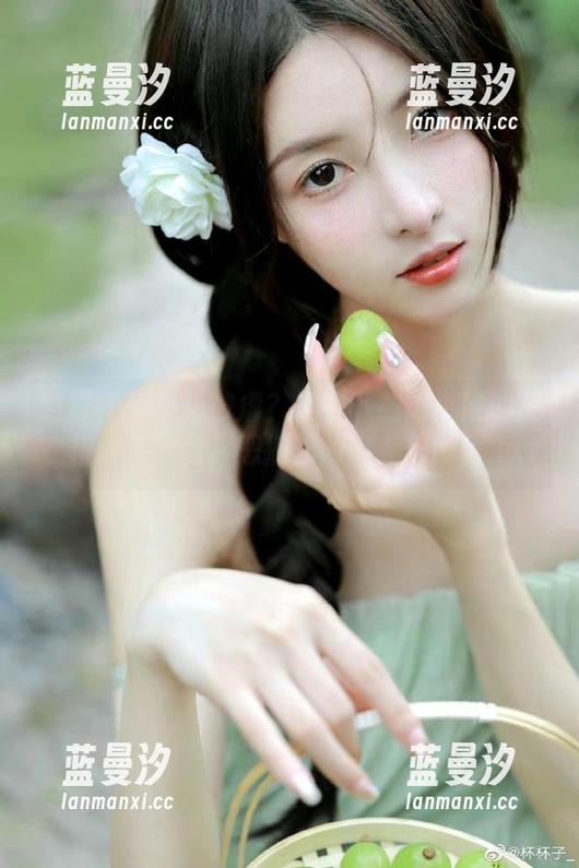 魅妍社 - 不想被虐？快来下载戴小唯的连衣裙合集网盘，恶搞你的审美极限！.txt